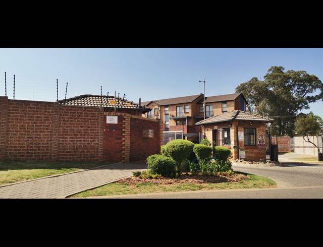 2 BEDROOM TOWNHOUSE FOR SALE IN KIBLER PARK